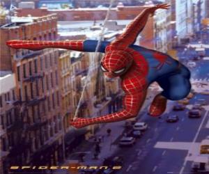 yapboz Şehre göre çok hızlı ve çevik bir şekilde Spider Man hamle onun örümcek kendini dengeleme
